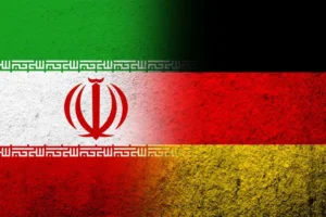 کلاسی پر جنب و جوش در ایران که با اشتیاق زبان آلمانی را یاد می گیرد